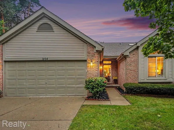 204 Texknoll Ct, Brighton, MI 48116