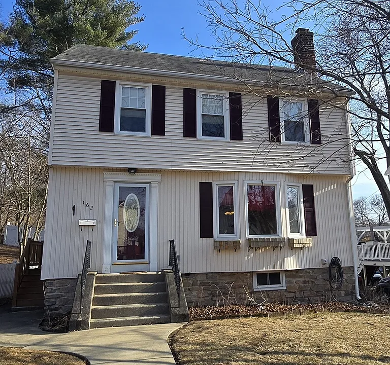 162 June St