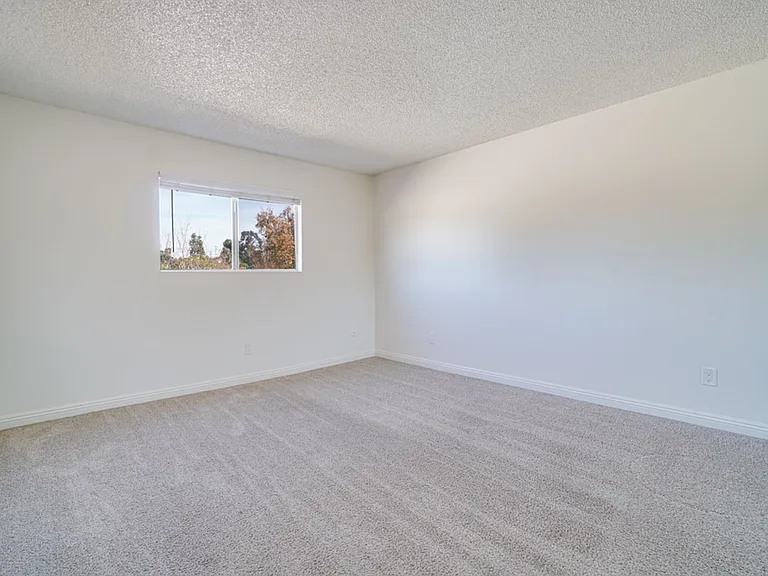 River Trail Apartments — Photo 33
