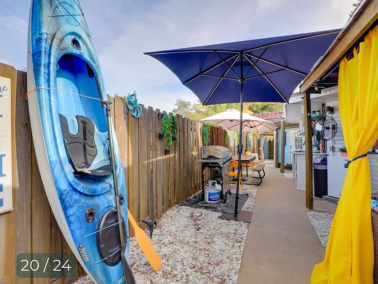Valencia Dr — Photo 1