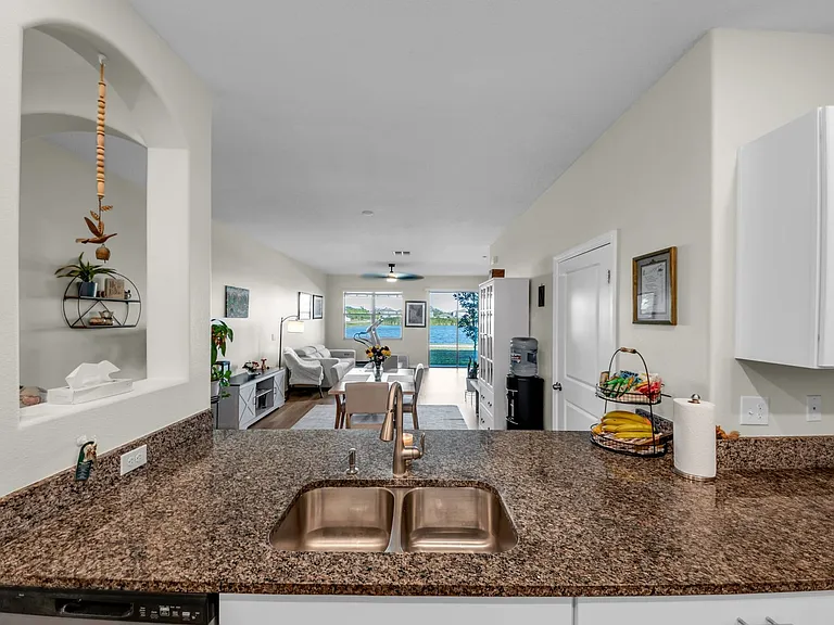 736 Royal Empress Dr — Photo 12
