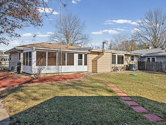 3rd image of 103 W Jefferson St