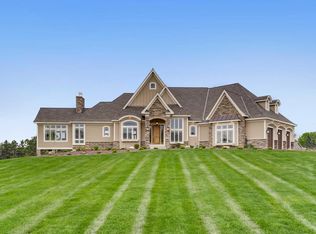 23 Hillary Farm Ln, Gem Lake, MN 55110