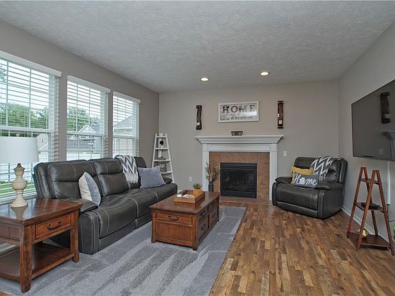 3rd image of 3718 East Blvd