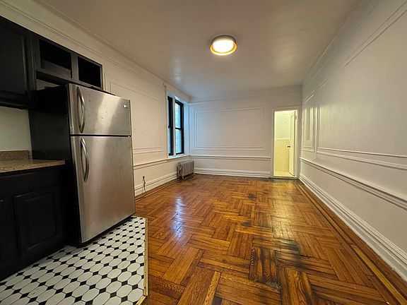 2nd image of 377 Montgomery St APT 1