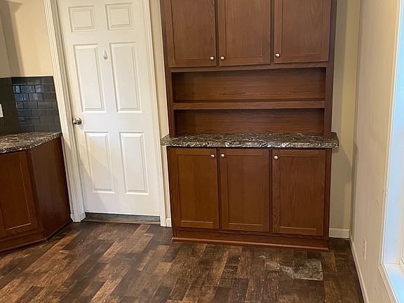3rd image of 408 Pitts Cir