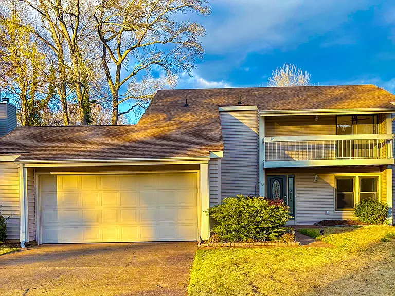 1556 Beachview Dr — Photo 1