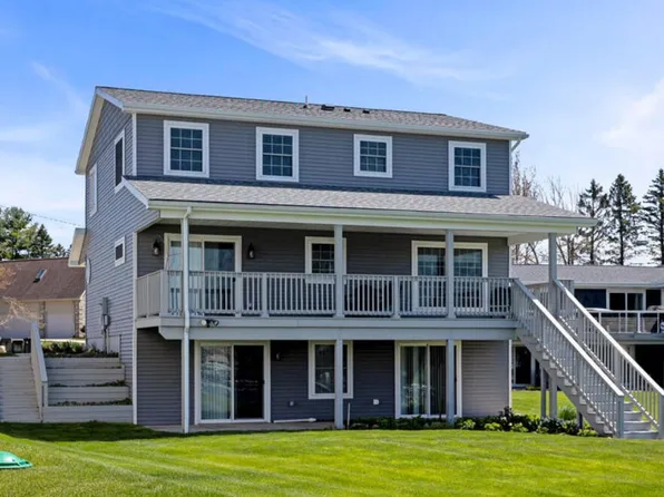 136 Cannes Dr, Brooklyn, MI 49230