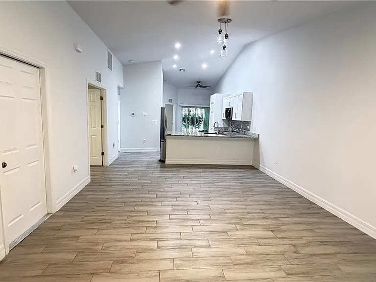2413 Delta Ave N — Photo 3