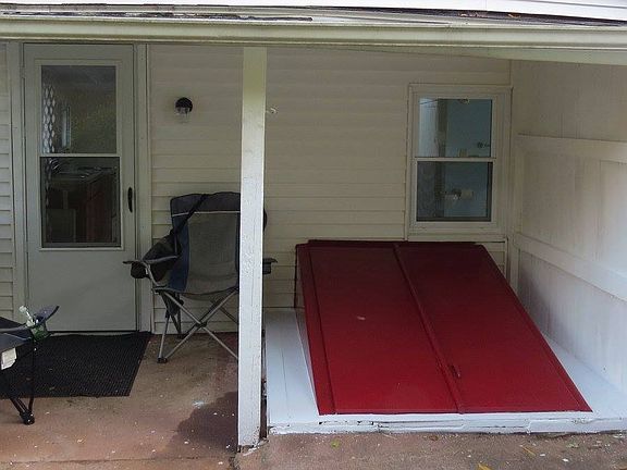 4th image of 428 Hillcrest Dr