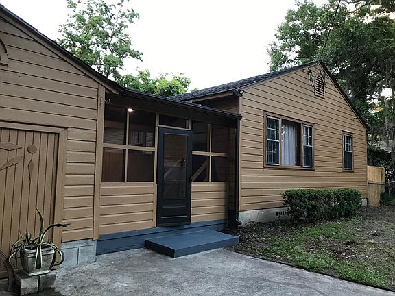 3rd image of 3511 Oleander St