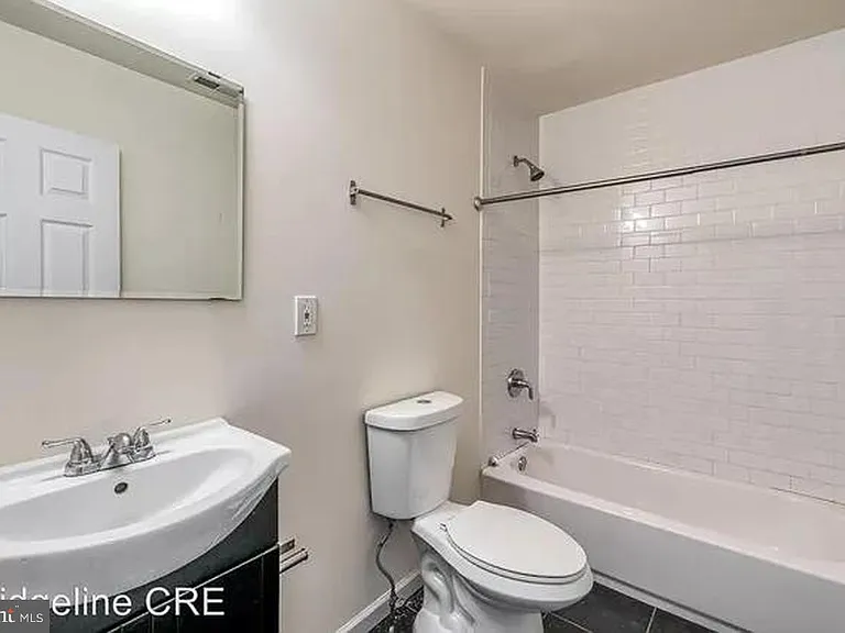 2400 W Thompson St #C — Photo 8