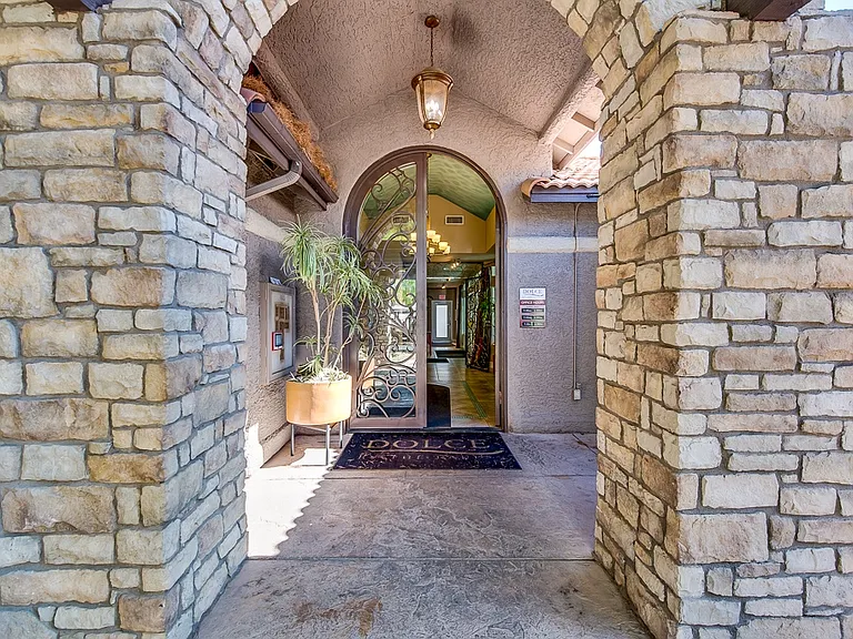 2750 S Durango Dr — Photo 27