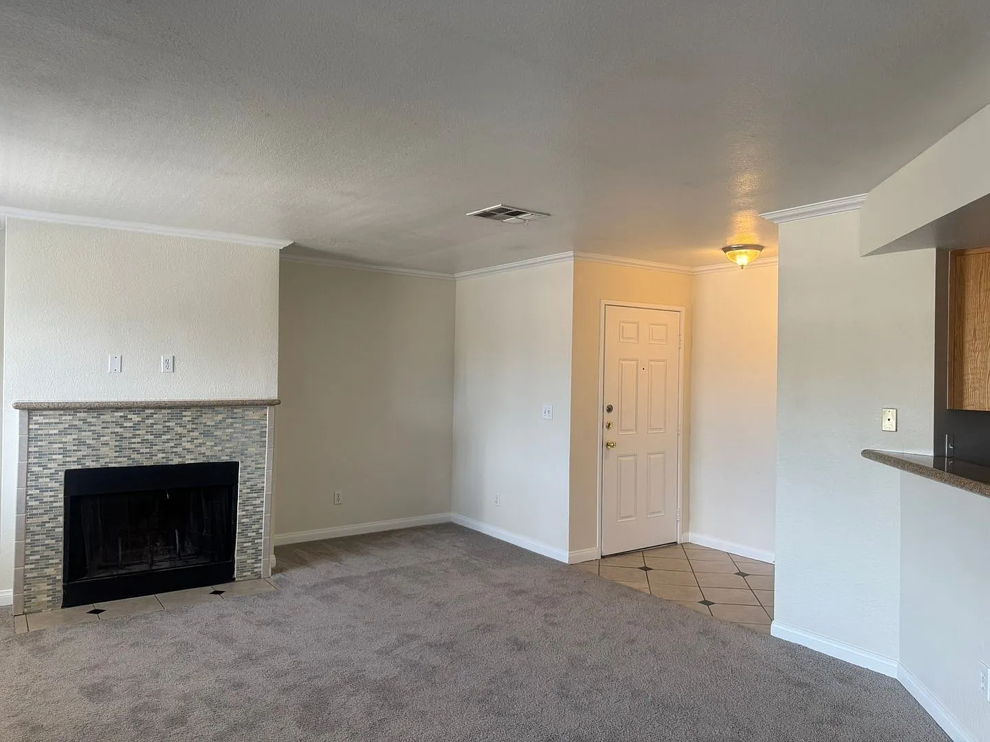 Beautifully maintained 3-bedroom, 2-bath second-floor condo in Summerlin — Photo 4