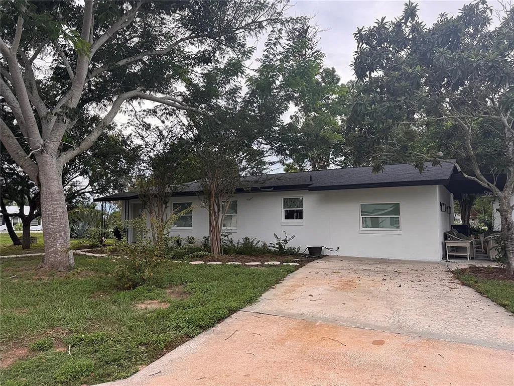 3 bed, 2.0 bath, 1295 sqft, $2,000 — Photo 3