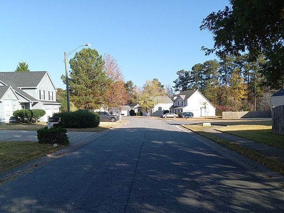 5th image of 4880 Lake Park Ln