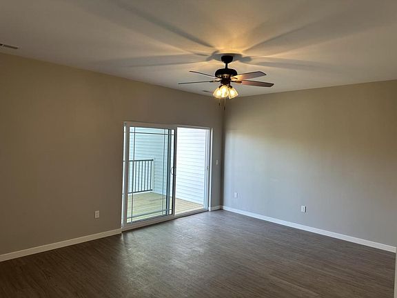 4th image of 605 E 1st St #302