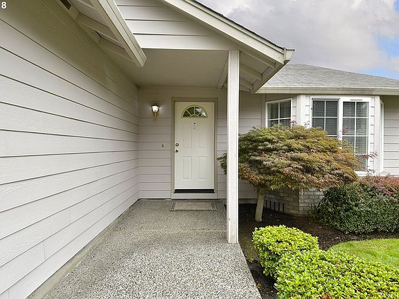 4th image of 3811 NE 84th St