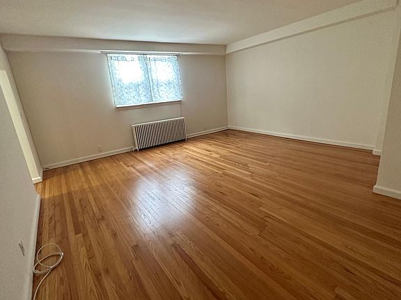 5th image of 44 Sumner Ave APT 1