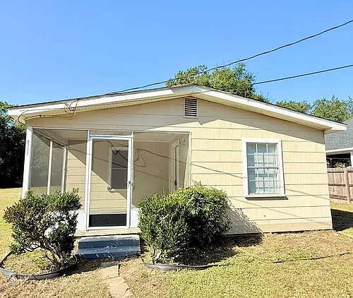 8733 Chisholm Rd Photo 1