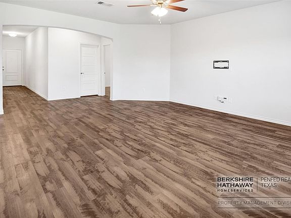 4th image of 10209 Travis Rd
