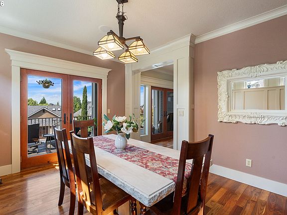 4th image of 1046 NW Deerfern Loop