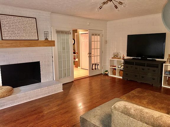 4th image of 1930 Lakeview Dr