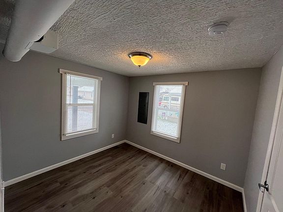 3rd image of 1144 Campbell St
