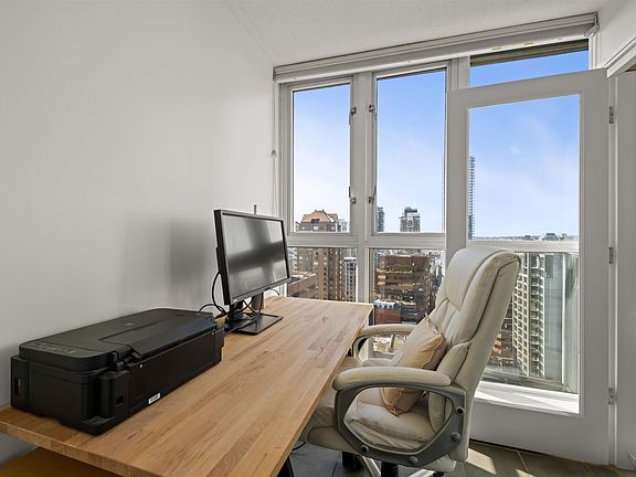 4th image of 1068 Hornby St #2607