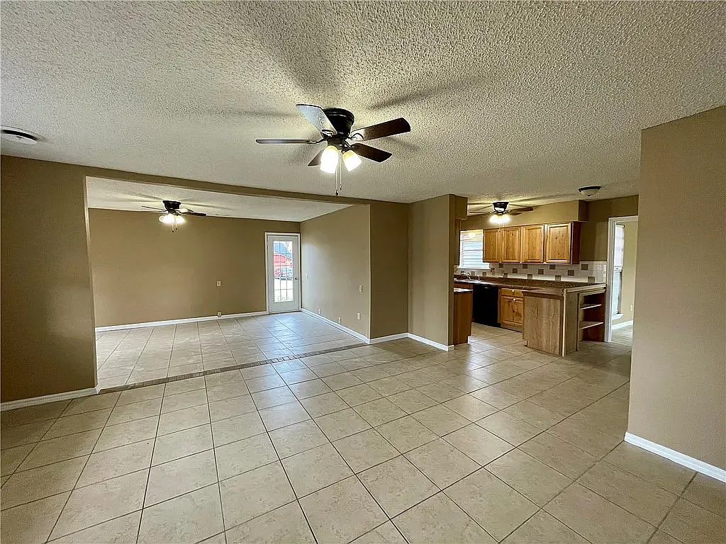 3 bed, 1714 sqft, $1,700 — Photo 4