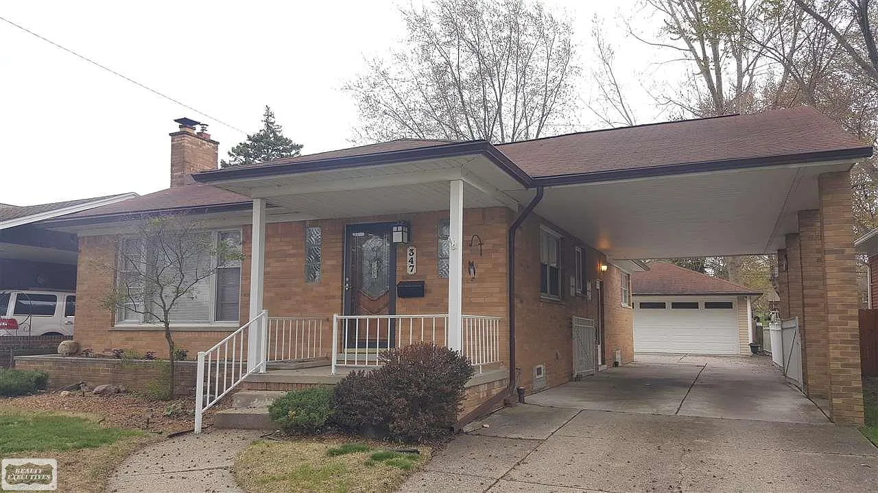 347 Wellington Cres photo 1
