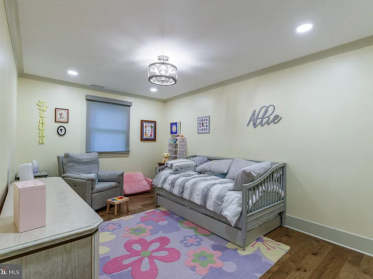 1135 Romsey Dr — Photo 27
