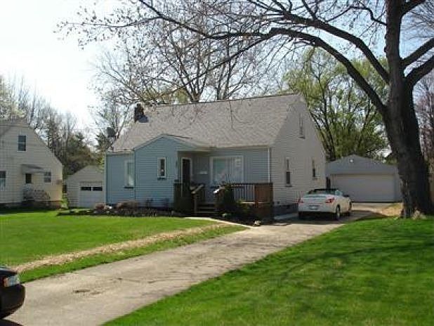 1st image of 25 Island Dr