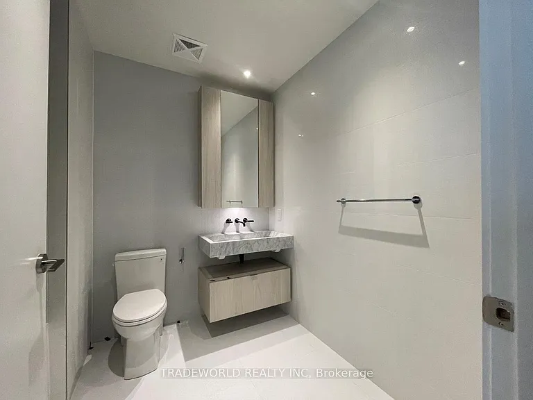 11 Yorkville Ave #5302 — Photo 24