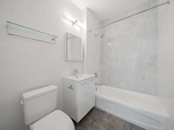 160 Riverside Boulevard image 17 of 21