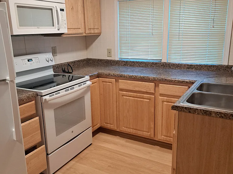 128 S Park St — Photo 7