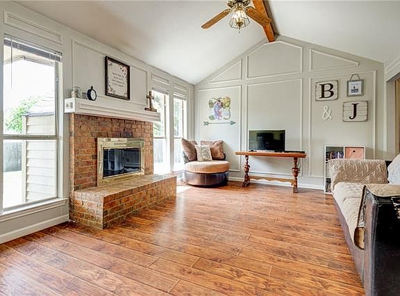5th image of 917 Oak Grove Ln
