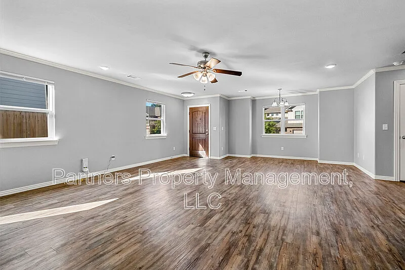 3 bed, 2.5 bath, 1703 sqft, $1,595 — Photo 4
