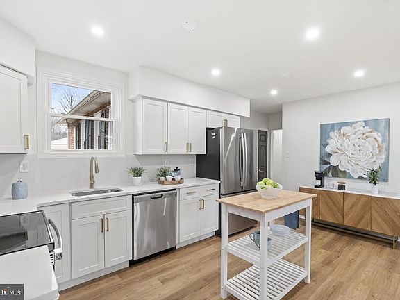 4th image of 4404 Miller Rd