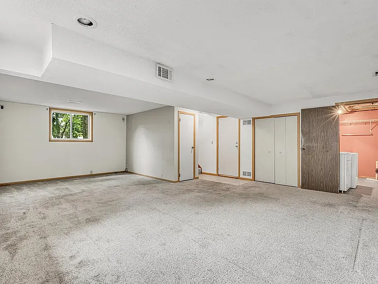 1425 W 54th St — Photo 9