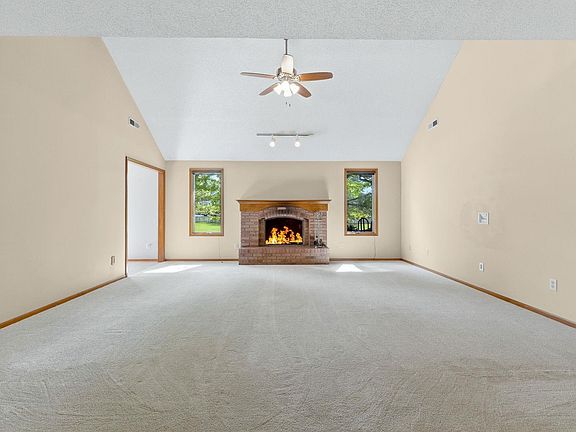3rd image of 631 Autumn Ridge Ln