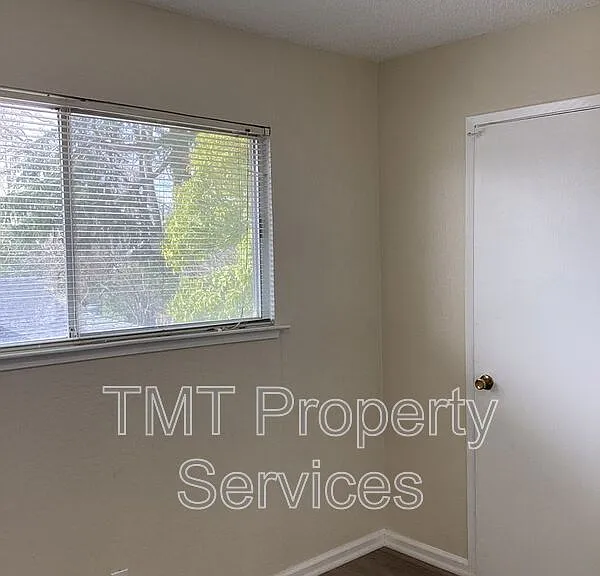 2743 2nd Ave #6 — Photo 16