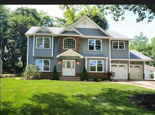 237 Bogert Pl, Paramus, NJ 07652