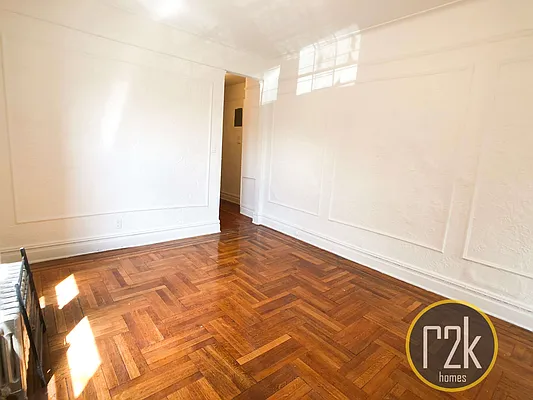 Rented by Realty 2000 Corp | media 7