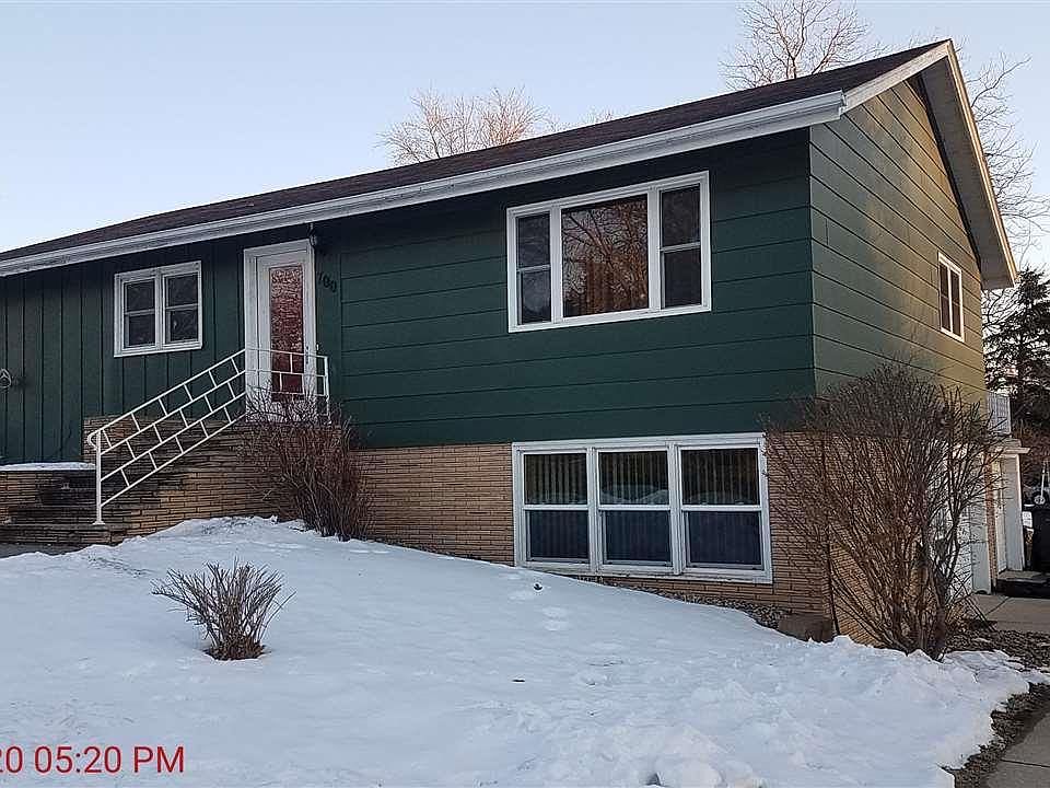 1st image of 700 3rd St SE