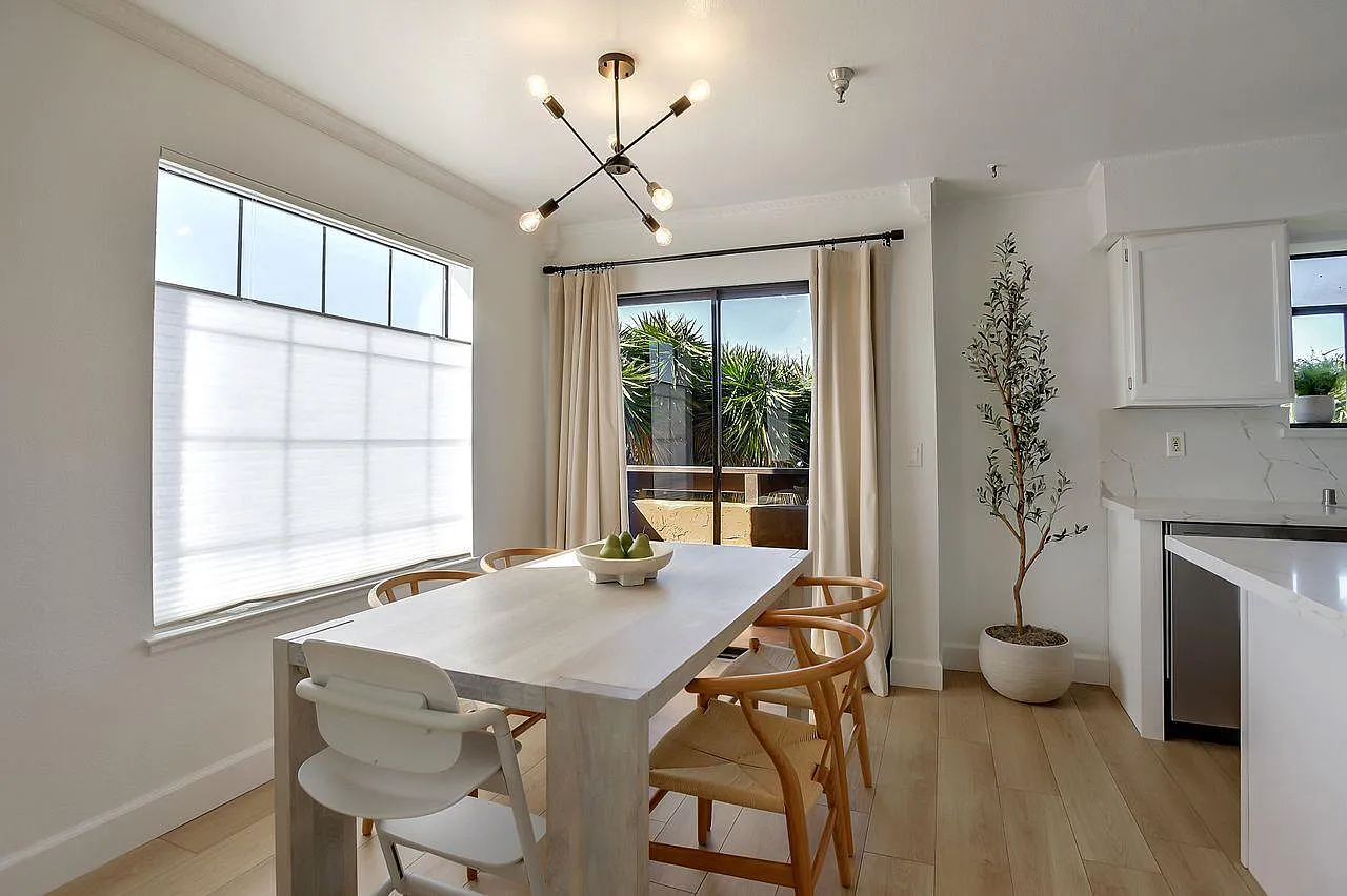 2 bed, 750 sqft, $3,200 — Photo 3