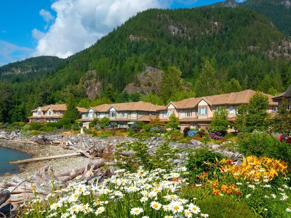52 Beach Dr, Pt McNeill, BC V0N 2R0