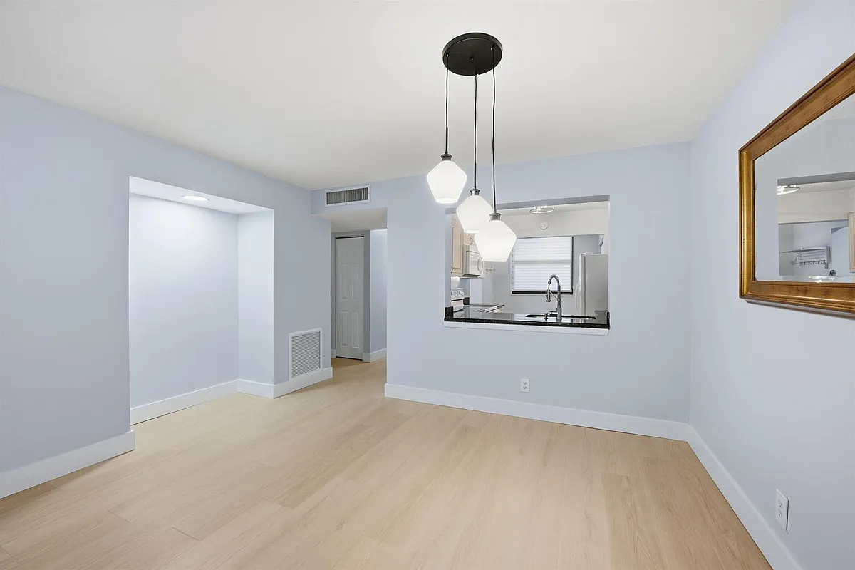 Building Photo - 1850 Homewood Blvd #315