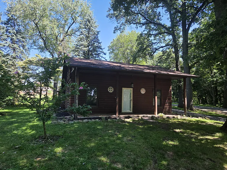 110 Chapel Rd — Photo 1