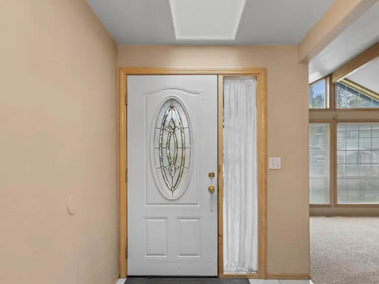 2495 NW Loma Vista Dr — Photo 2